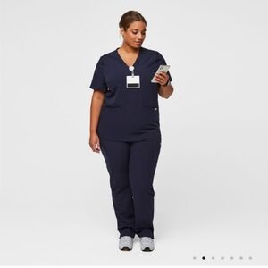 New Large Navy Figs Scrub Set